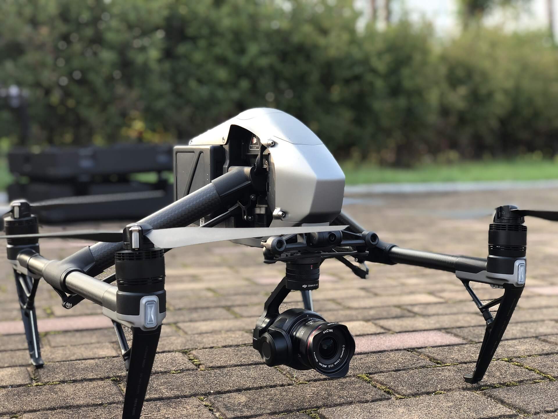 Drohne-auf-eigenem-Grundstück-fliegen